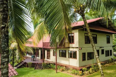 Image de Waterfront Property With Spacious House With Dorm and Communal Kitchen Rio Dulce