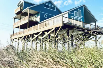 New Beach Front Home Away From Crowds- Seaside Sanctuary!
