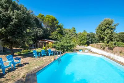 Image de Chalet avec jardin et piscine pour 4 personnes