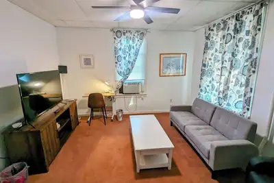 Image de Lovely one-bedroom unit with private parking