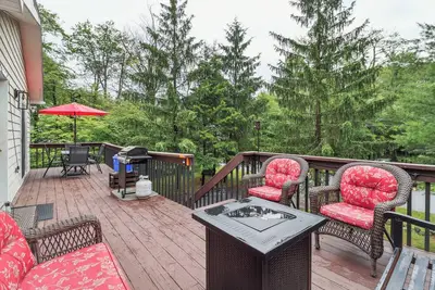 Image de Tobyhanna Home w/ Fire Pits - 9 Mi to Kalahari!