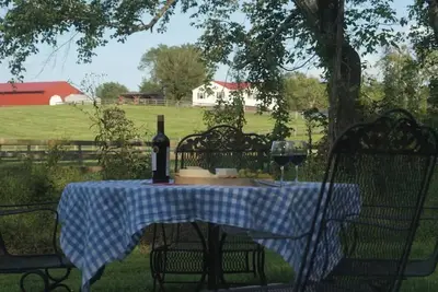 Image de Farmhouse close to Wedding venues, Wineries, breweries, shops. Dogs welcome!