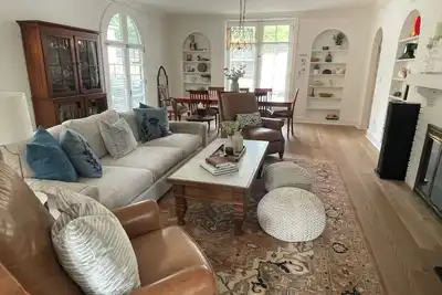 Image de Walk to the beach or the park! Family sized home!