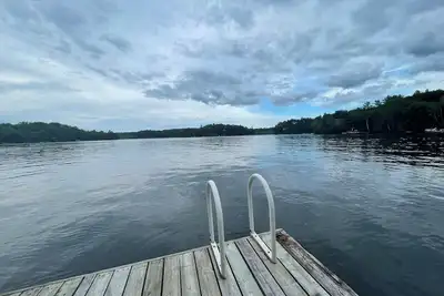 Image de Rustic cottage minutes from Apsley on a bay off Chandos Lake.
