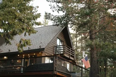 Image de Wilder Scott. Calaveras big trees. Hot tub. Lake access. Family friendly, pets 👌🏻