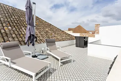 Image de Central, avec terrasse et vue sur la ville