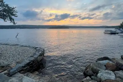 Image de Family-Friendly Lakeside Cottage with Spectacular Sunset Views Pet-Friendly!