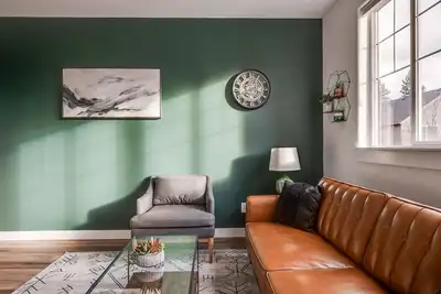 Image de Home Centrally Located Near Old Mill Downtown