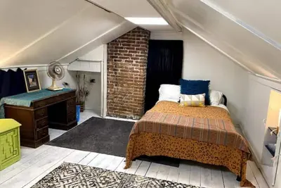 Image de Hip, Modern Home with Vintage Appeal