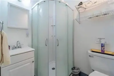 Image de Exclusive Group House-2mi from downtown-no kitchen