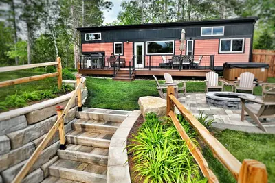 Image de Near Pictured Rocks and trails, On the Au Train River, has private hot tub