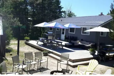 Image de Island Beach Cottage includes boat