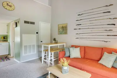 Image de Sunny Huntsville Retreat w/ Boat Launch Access!