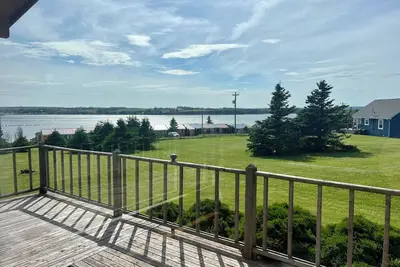 Image de Ocean view cottage with a perfect wrap around deck to watch beautiful sunsets.