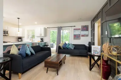 Image de Fully Equipped Dfw Retreat · Walk to Lake & Dining