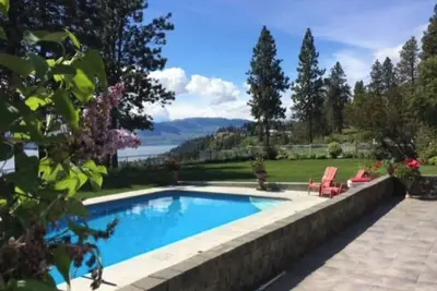 Image de Relax and Rejuvenate at Kelowna  Hideaway! !