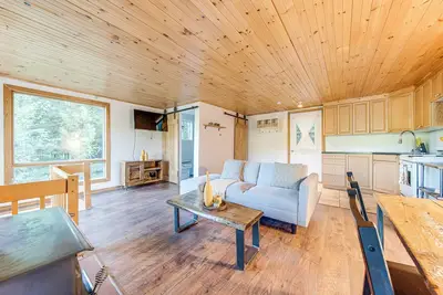 Image de Cozy Little Lakefront Chalet