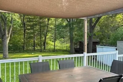 Image de Rustic Riverside Retreat