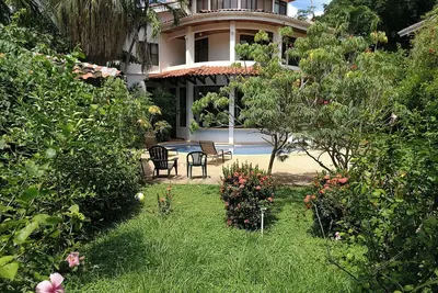 Image de Spacious house just 4 blocks from the beach and center of town