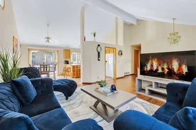 Image de Spacious Pet-Friendly Home Quiet Neighborhood