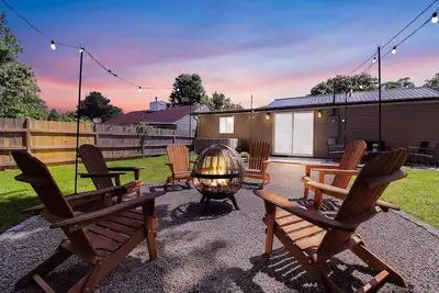 Hocking Hills Hideaway: Relaxing Retreat with Hot Tub, Fire Pit, Pool Table!