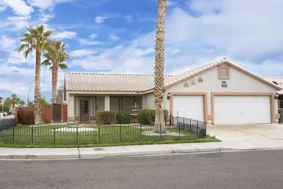 Image de Desert Oasis-Casinos-Golfing-off-road riding plus safe trailer storage!