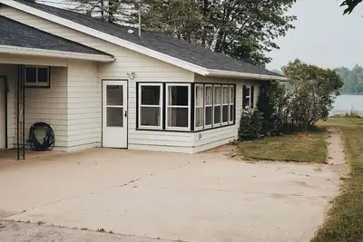 Image de Comfortable lake house perfect for families, no cleaning fee!