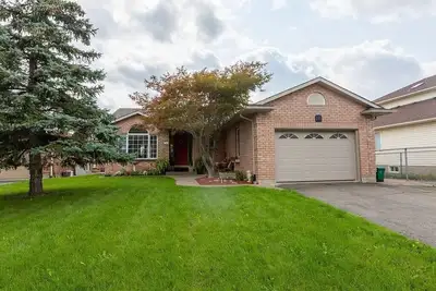 Image de In the heart of Niagara region experience Tranquility @ The White Water Lily