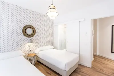 Image de Design apartment next to the center. Free parking