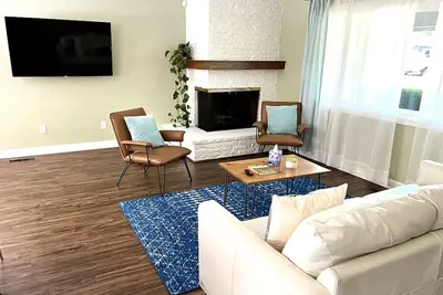 Image de Spotless, spacious & joyful place with backyard, garden & meditation/yoga space