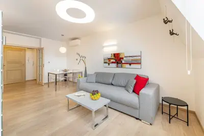 Image de Luxurious & Spacious Studio with A/C and views