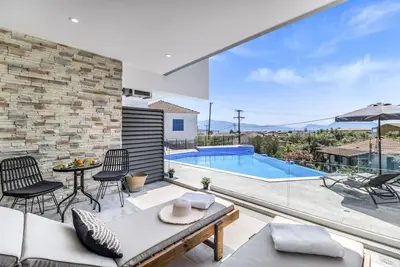 Image de Studio 'Oceanida Penelope Lyxury Suite' avec vue sur la mer, Wi-Fi et climatisation