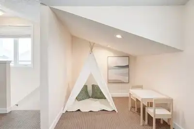 Image de \"Hummingbird\" 2 Bed Carriage House with 3 beds!