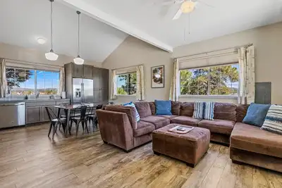 Image de Jupiter Drive | 2br/2ba |18\" of New Snow at Snowbowl