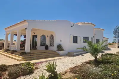 Image de Tranquil and spacious villa in lush grounds with large pool and sea views