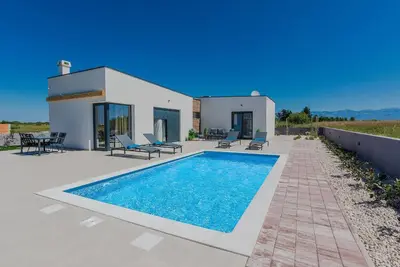 Image de Maison de vacances pour 6 personnes env. 150 qmà Privlaka, Dalmatie (Nord de la Dalmatie)