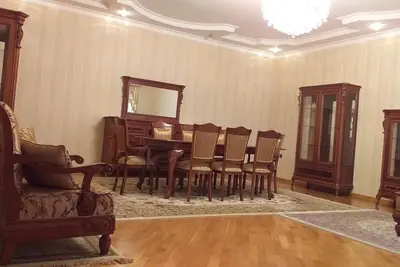 Image de House next to a rare pink lake!