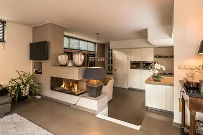 Image de Beautiful large houseboat-apartment at the canal district in the hearth of Amsterdam.