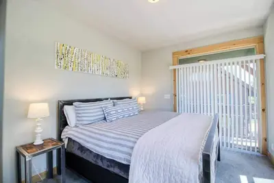 Image de Riverfront 3br Cabin - Hot Tub, Pool, Pets