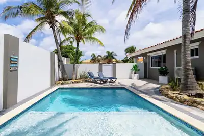 Pool * Free Bbq * near Palm Beach