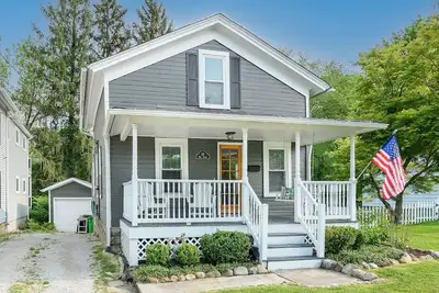 Image de 3 blocks from the falls viewing area in the heart of downtown Chagrin Falls!