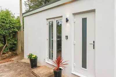 Pheasant View, pet friendly, with a garden in Carnon Downs