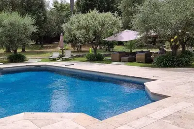 Image de Maison avec piscine et salle de sport