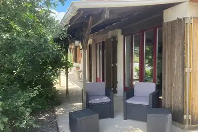 Maison au calme belle vue, jacuzzi, plan d'eau et sentiers de rando à proximité