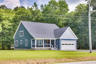 Image de ‘Christy's Cottage’ w/ Hot Tub - 2 Mi to Beach!