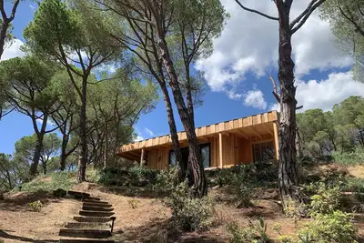 Image de Cabane en pleine nature sur la côte du domaine Barcelone avec spa et sauna.