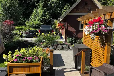 Image de Super cozy private spa retreat with private hot tub, wet sauna and cold plunge