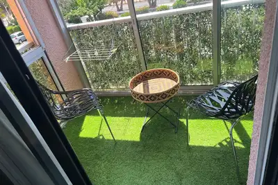 Image de 2p proche port et commerces