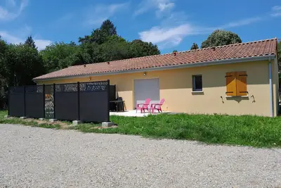 Image de Chaleureuse maison neuve, 2 Chambres, Tv, Wifi, Parking, à 2 pas du Lac