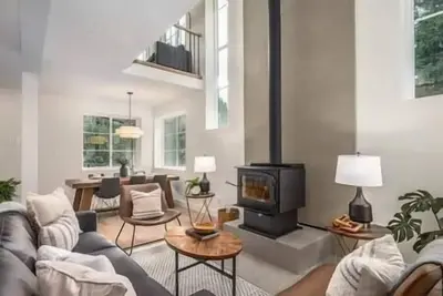 Image de Black Diamond Cabin | Private Hot Tub • Wood Fireplace • Bbq